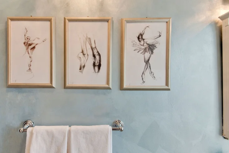 bathroom wall decorations