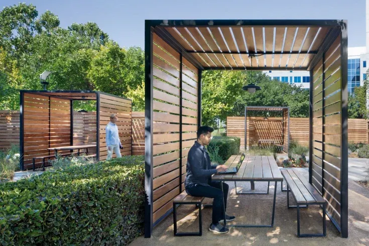 outdoor workspace zone