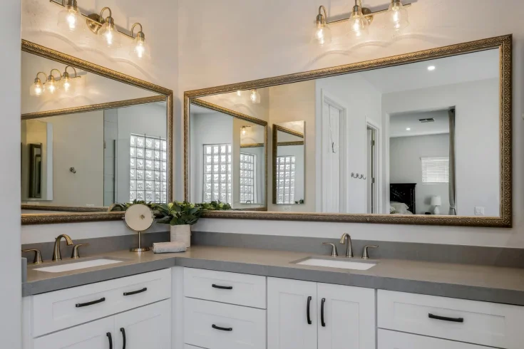 bathroom mirrors layering