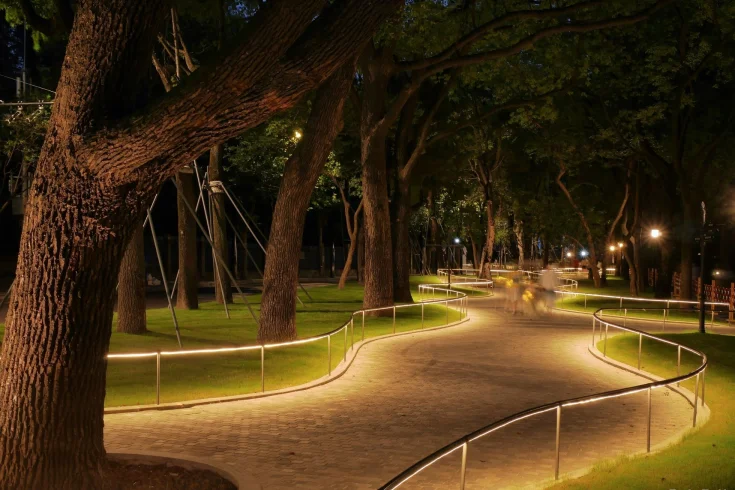curved pathway lighting