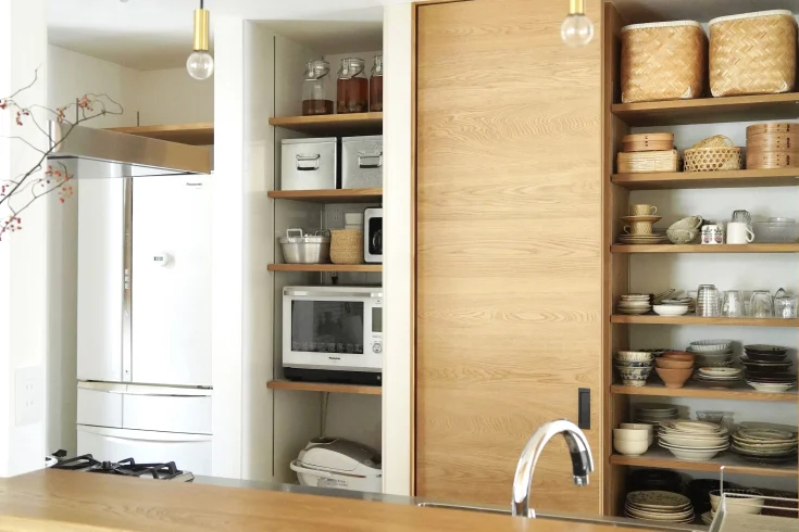 open shelvingg for kitchen storage