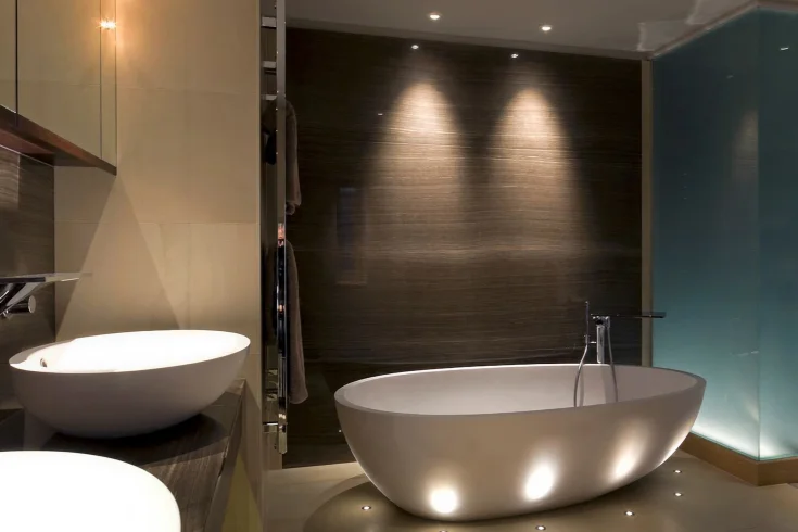 Bahtroom spotlights for bathtub