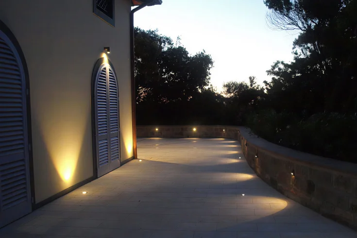 recessed in ground pathway lights